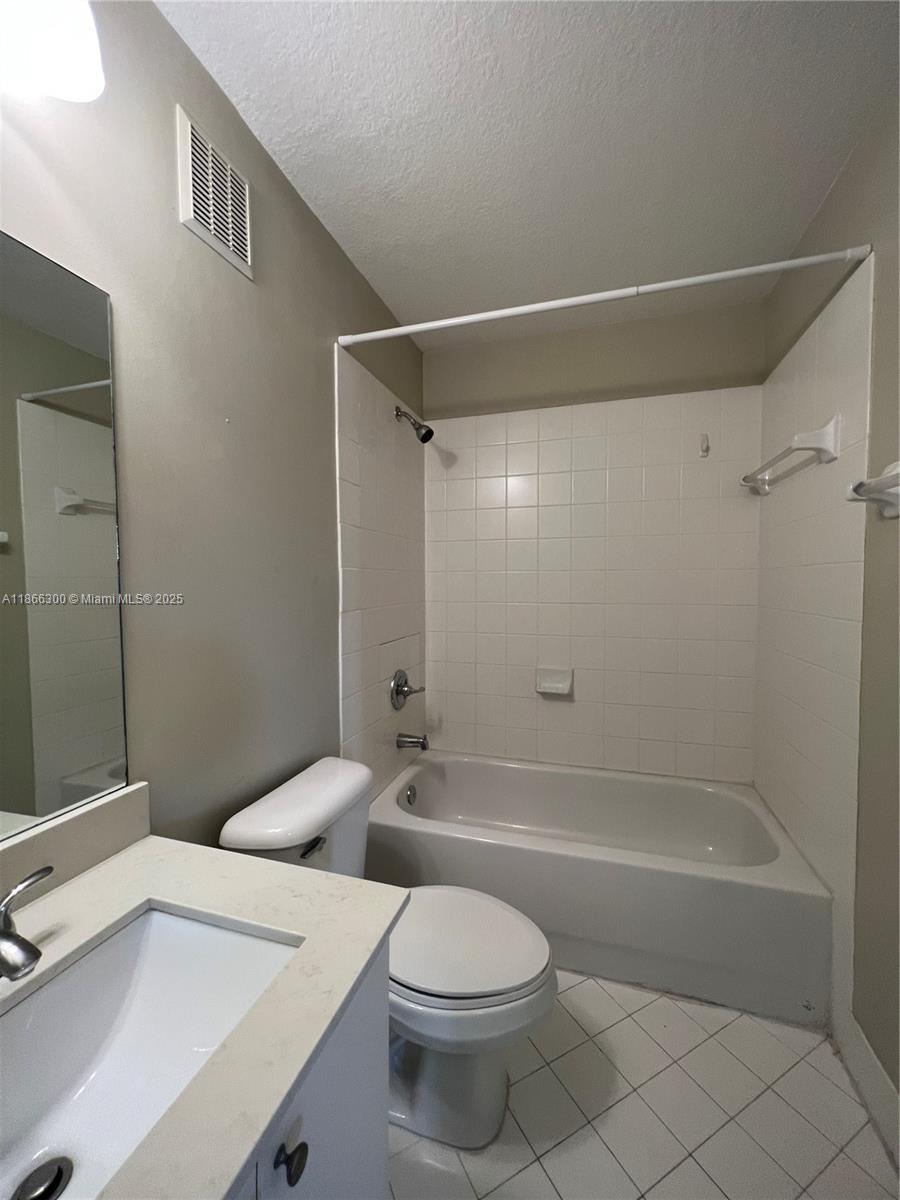 975 NE 34th Ave # 203