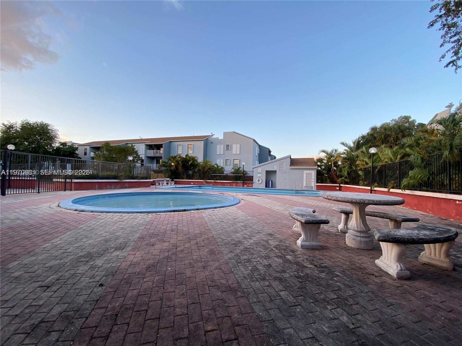 1735 W 60th St # M301