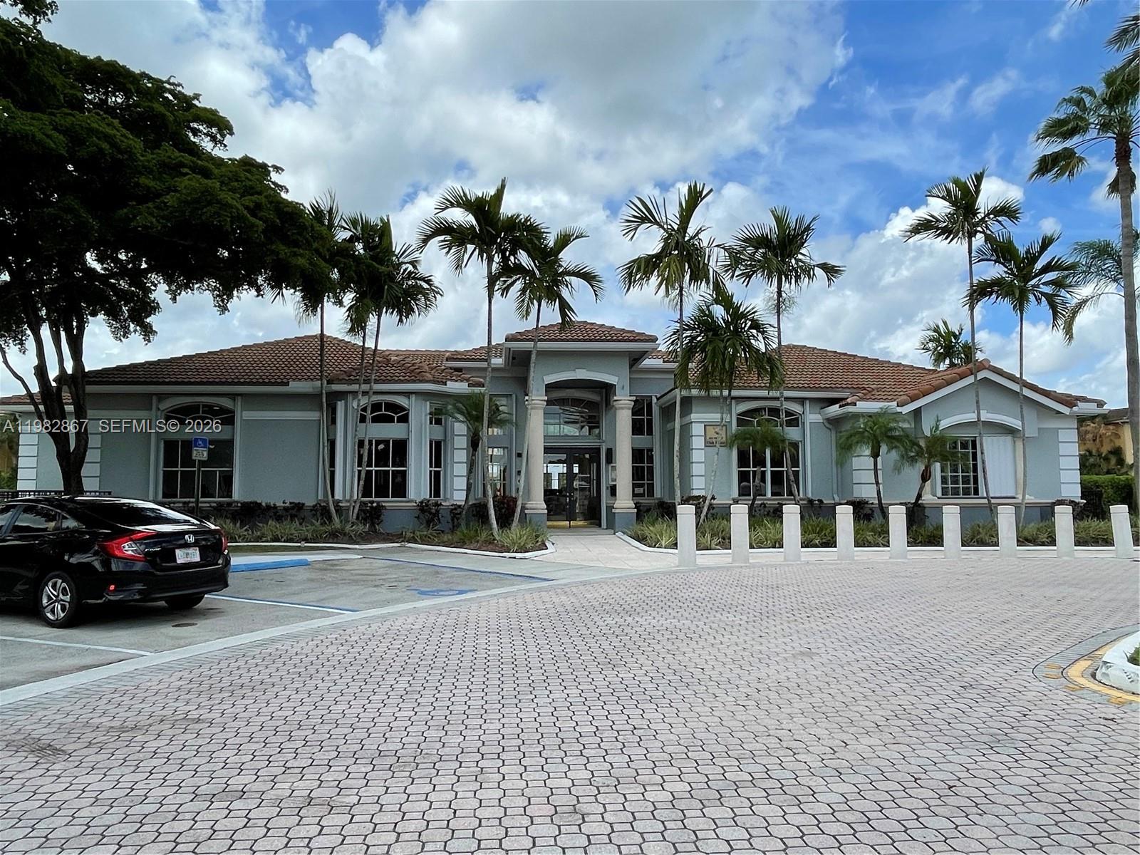 9640 NW 2nd St # 305 Unit: 5-305