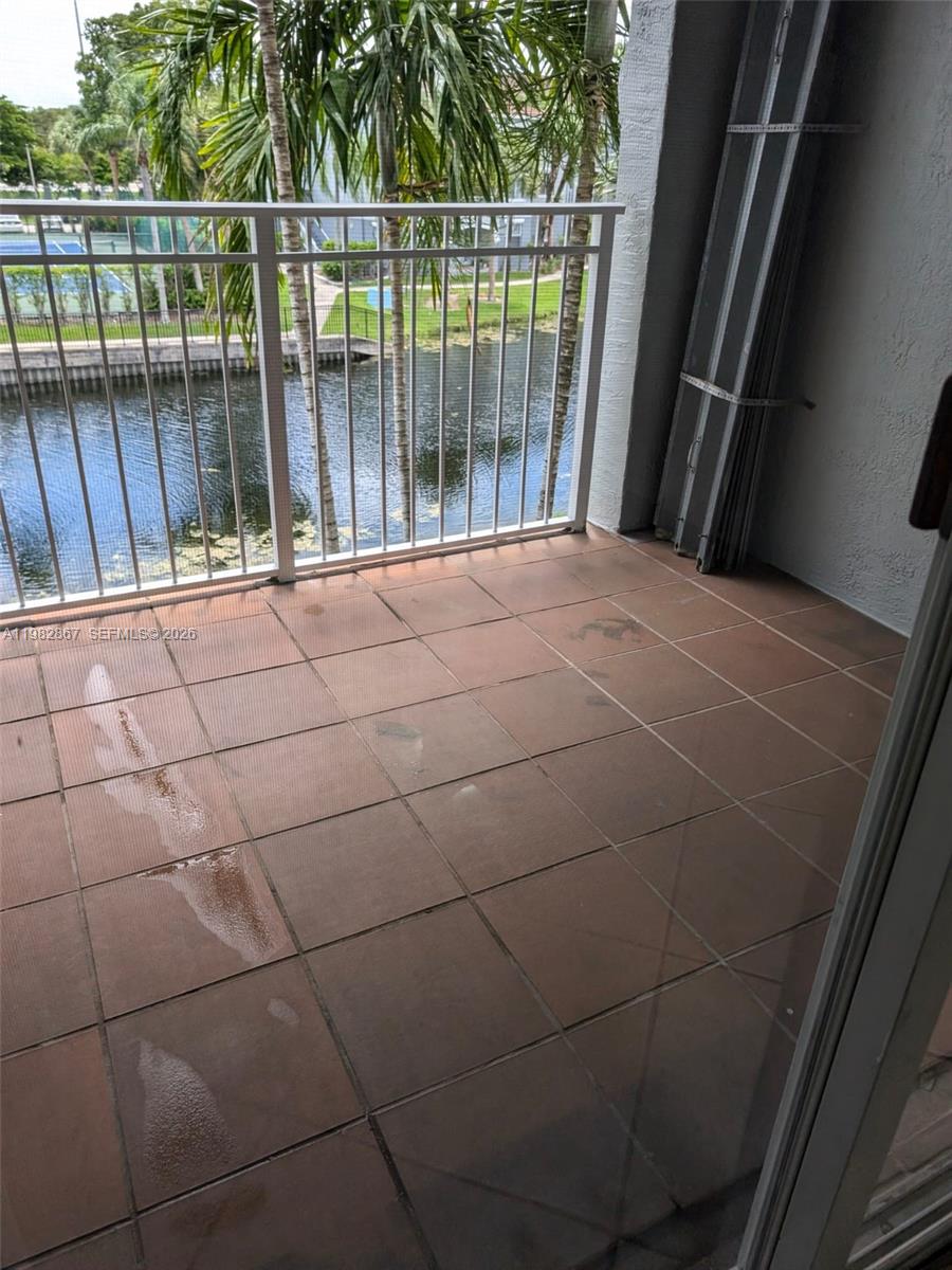 9640 NW 2nd St # 305 Unit: 5-305