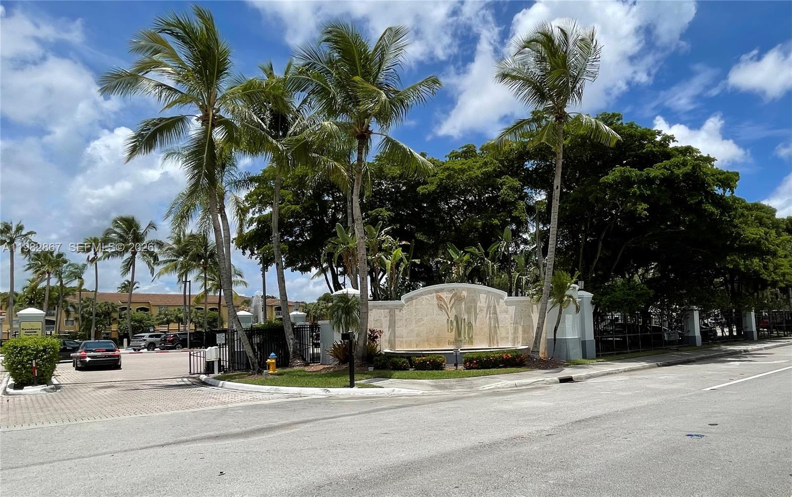 9640 NW 2nd St # 305 Unit: 5-305