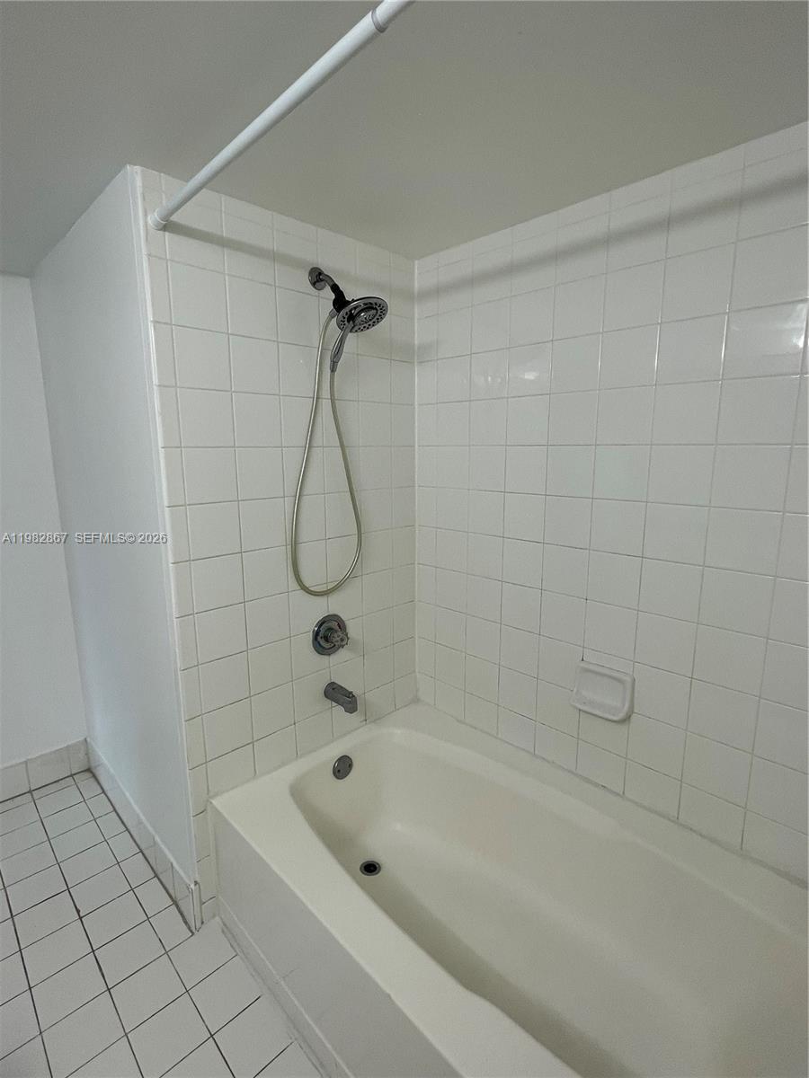 9640 NW 2nd St # 305 Unit: 5-305