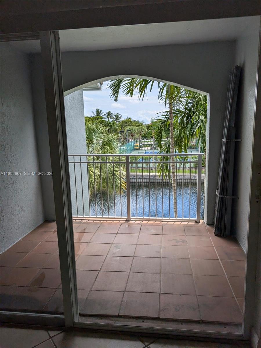 9640 NW 2nd St # 305 Unit: 5-305