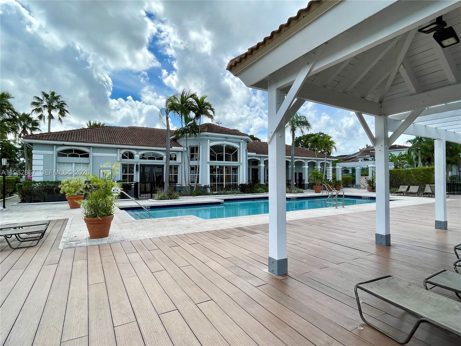 9640 NW 2nd St # 305 Unit: 5-305