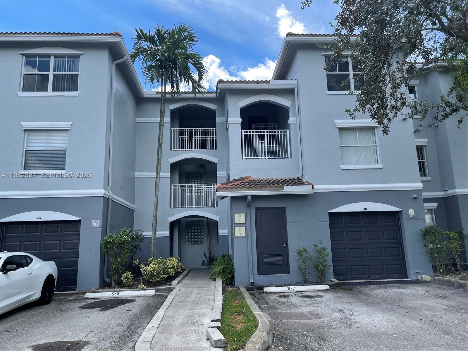 9640 NW 2nd St # 305 Unit: 5-305