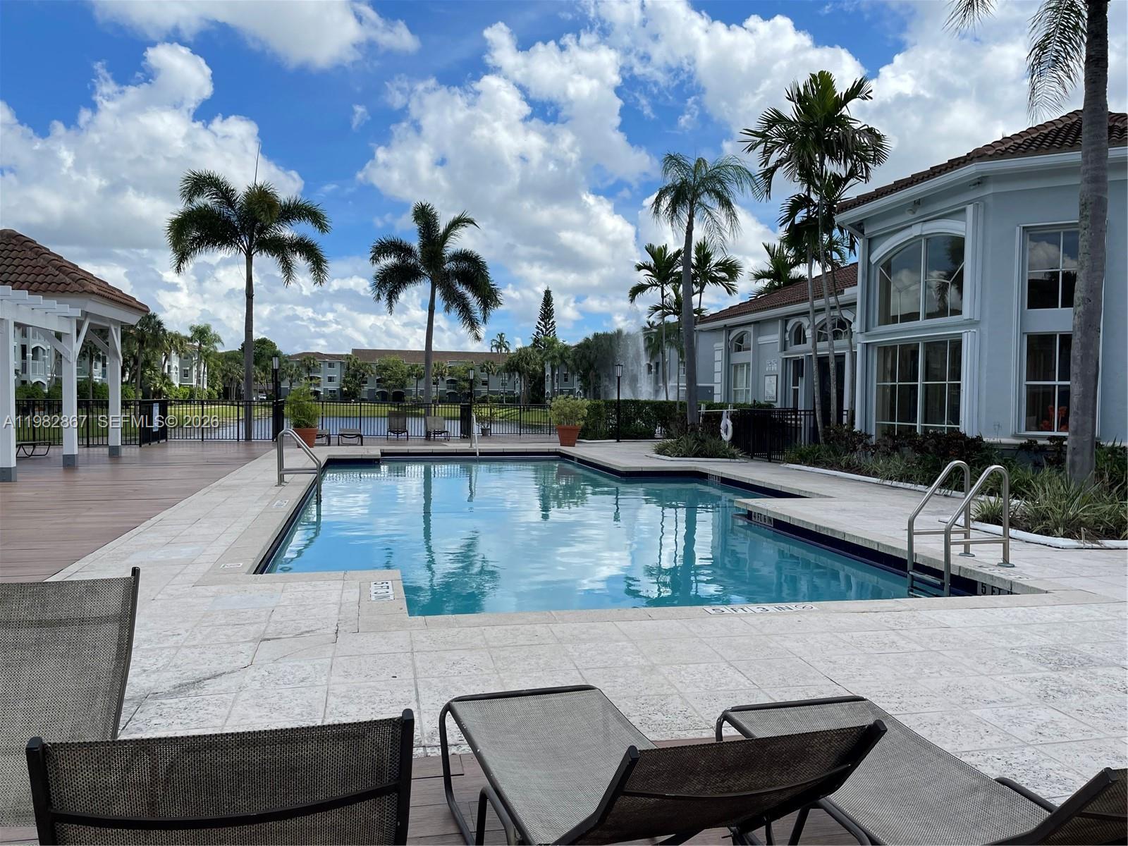 9640 NW 2nd St # 305 Unit: 5-305