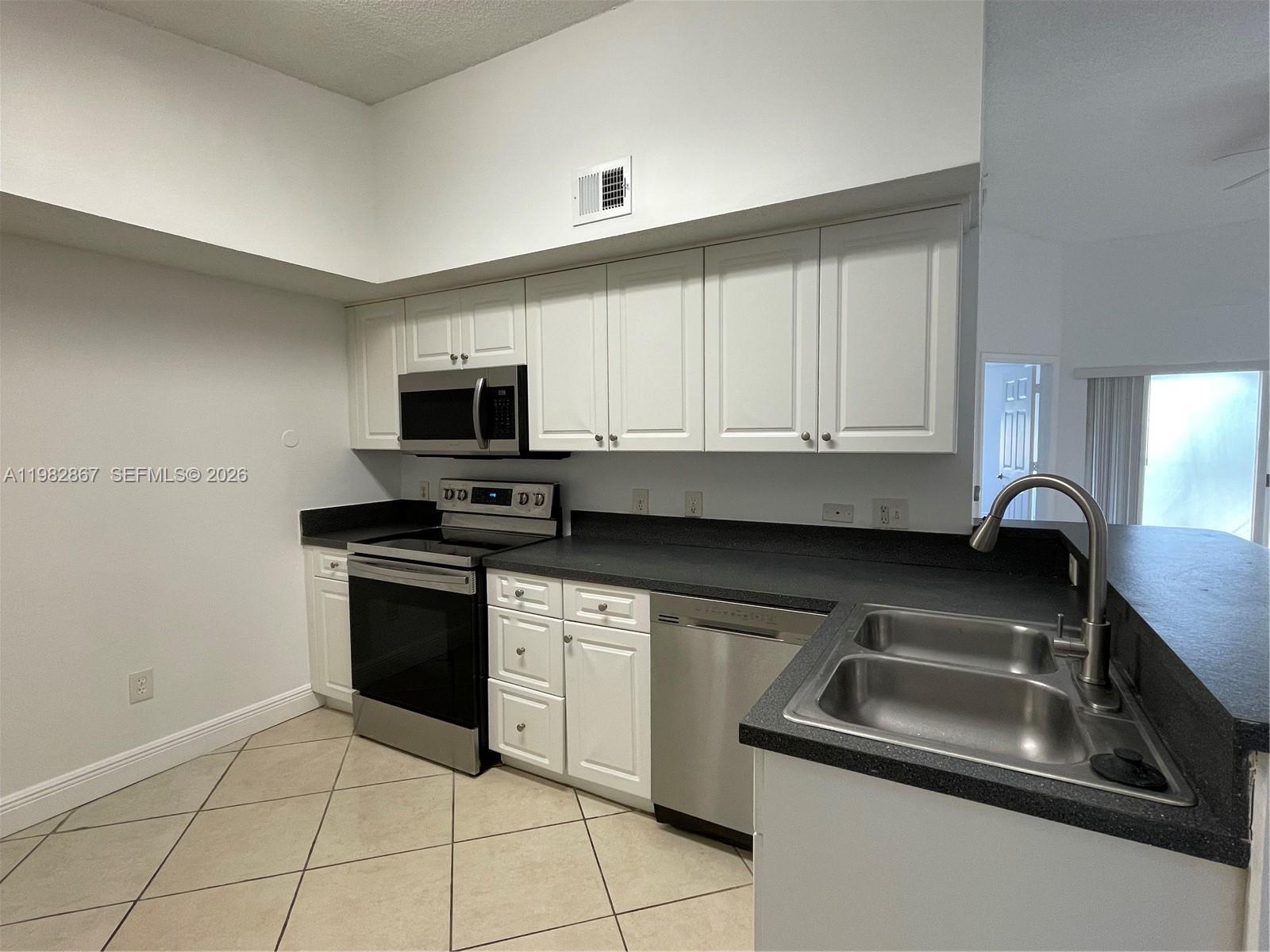 9640 NW 2nd St # 305 Unit: 5-305