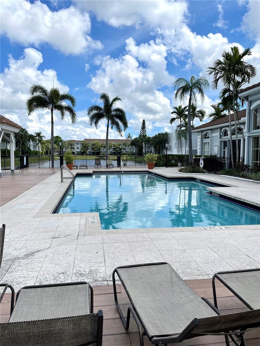 9640 NW 2nd St # 305 Unit: 5-305