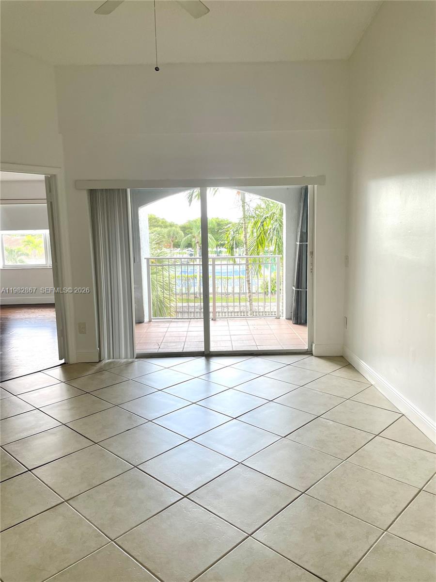 9640 NW 2nd St # 305 Unit: 5-305