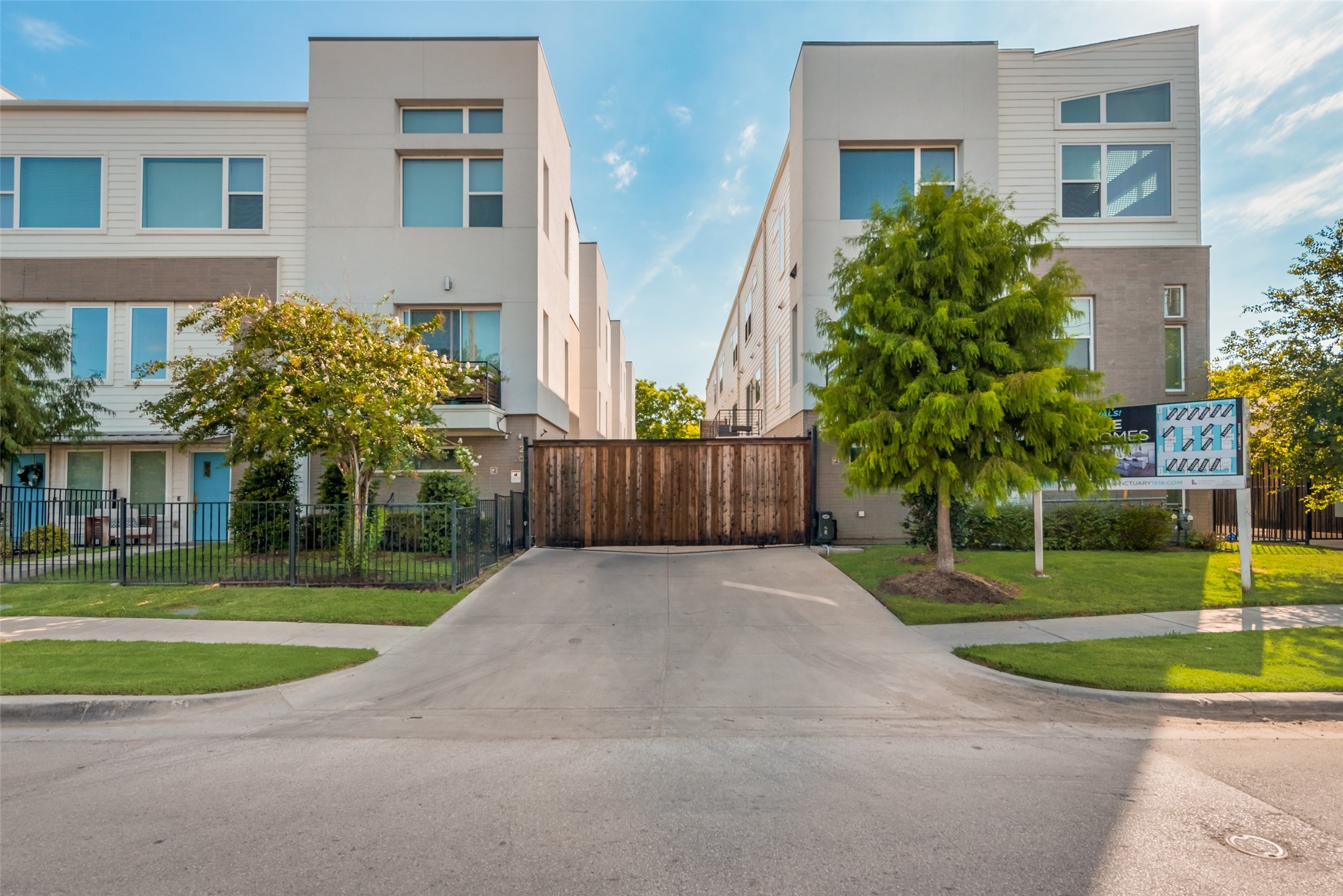 1518 N Carroll Avenue 101