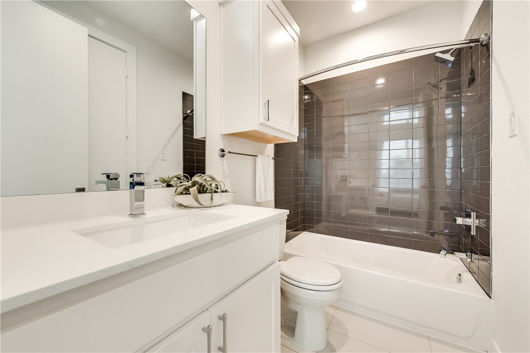 1518 N Carroll Avenue 501