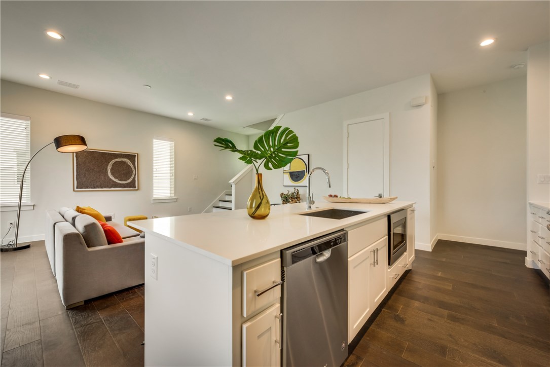 1518 N Carroll Avenue 501