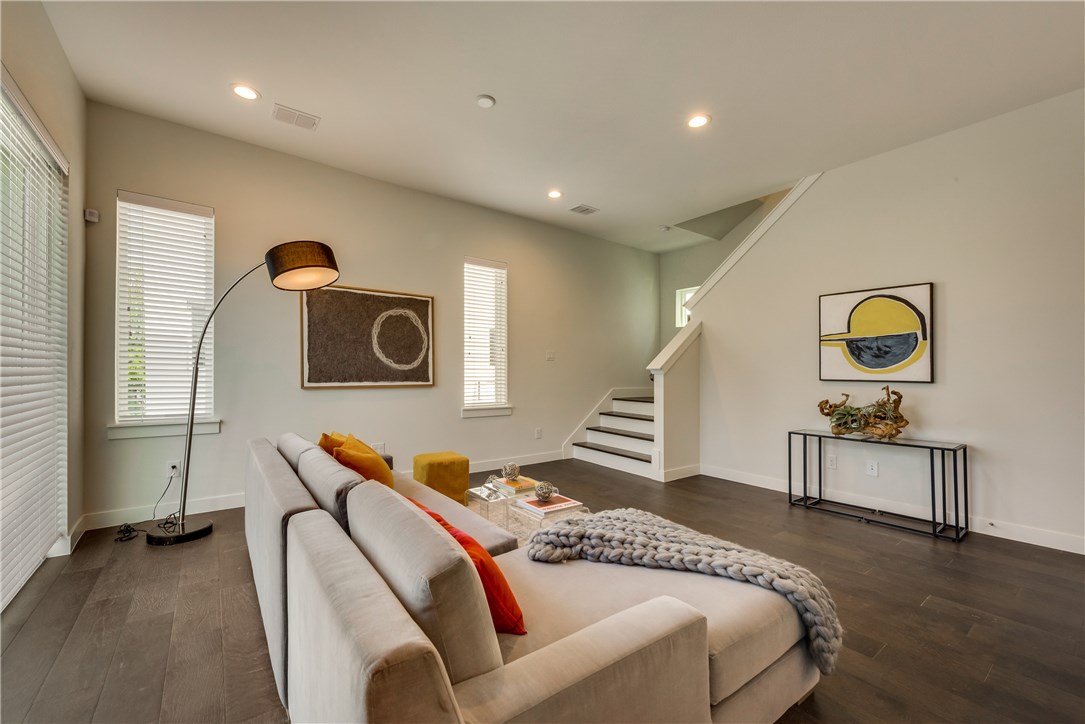 1518 N Carroll Avenue 501