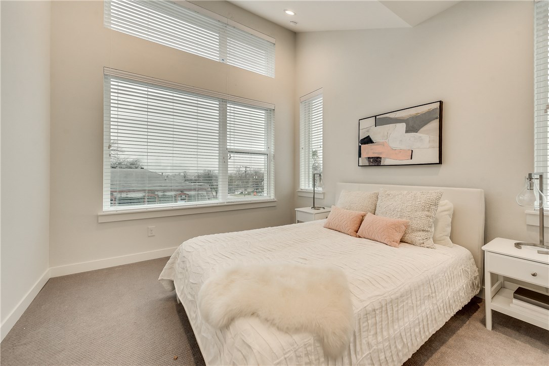 1518 N Carroll Avenue 501