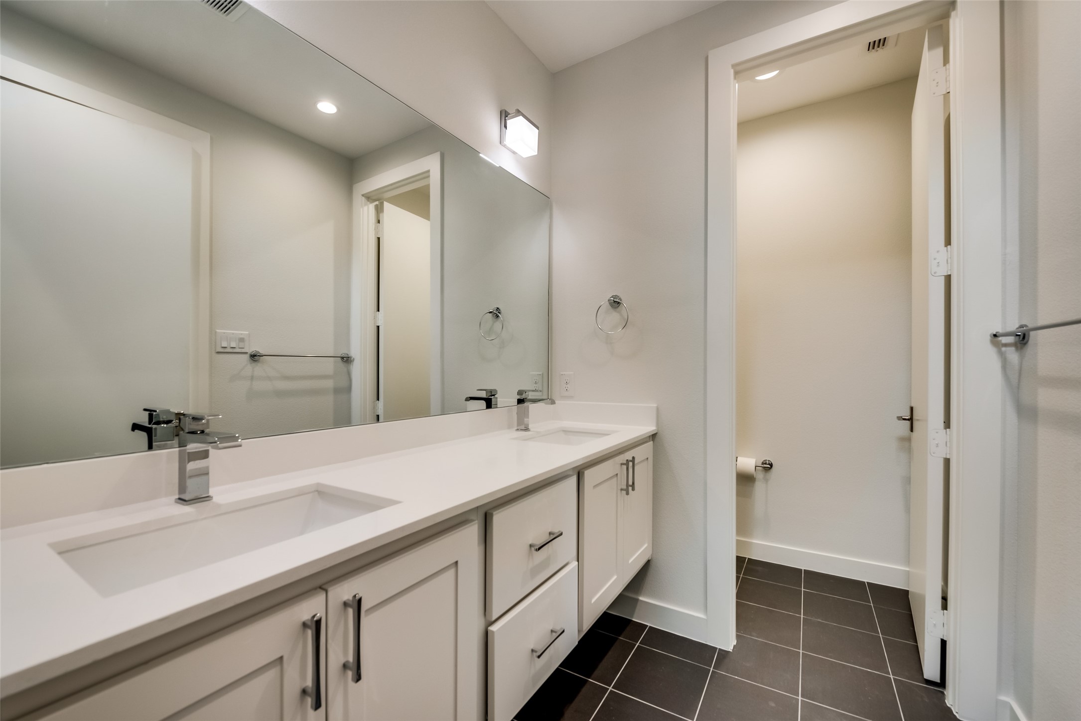 1518 N Carroll Avenue 601