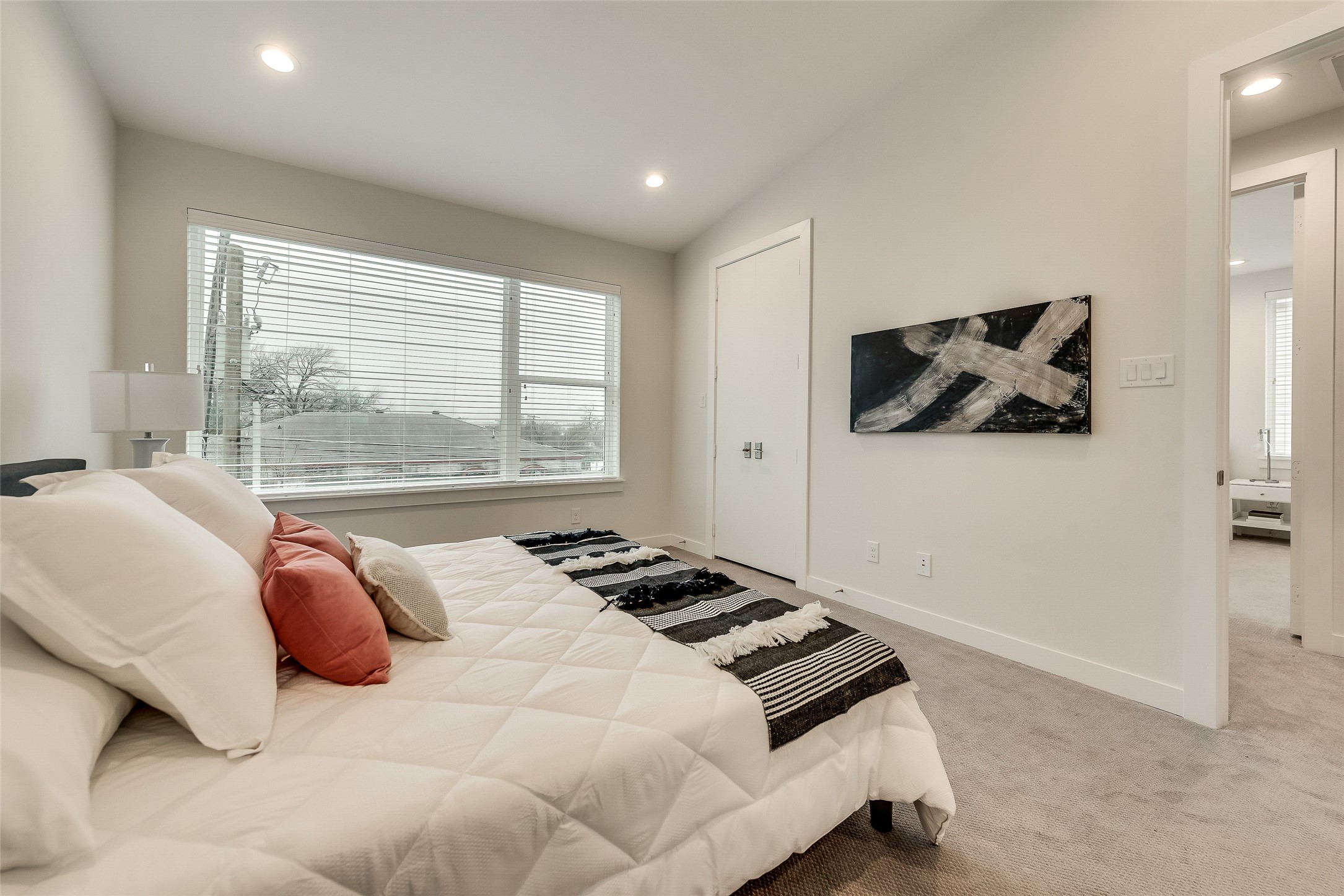 1518 N Carroll Avenue 601