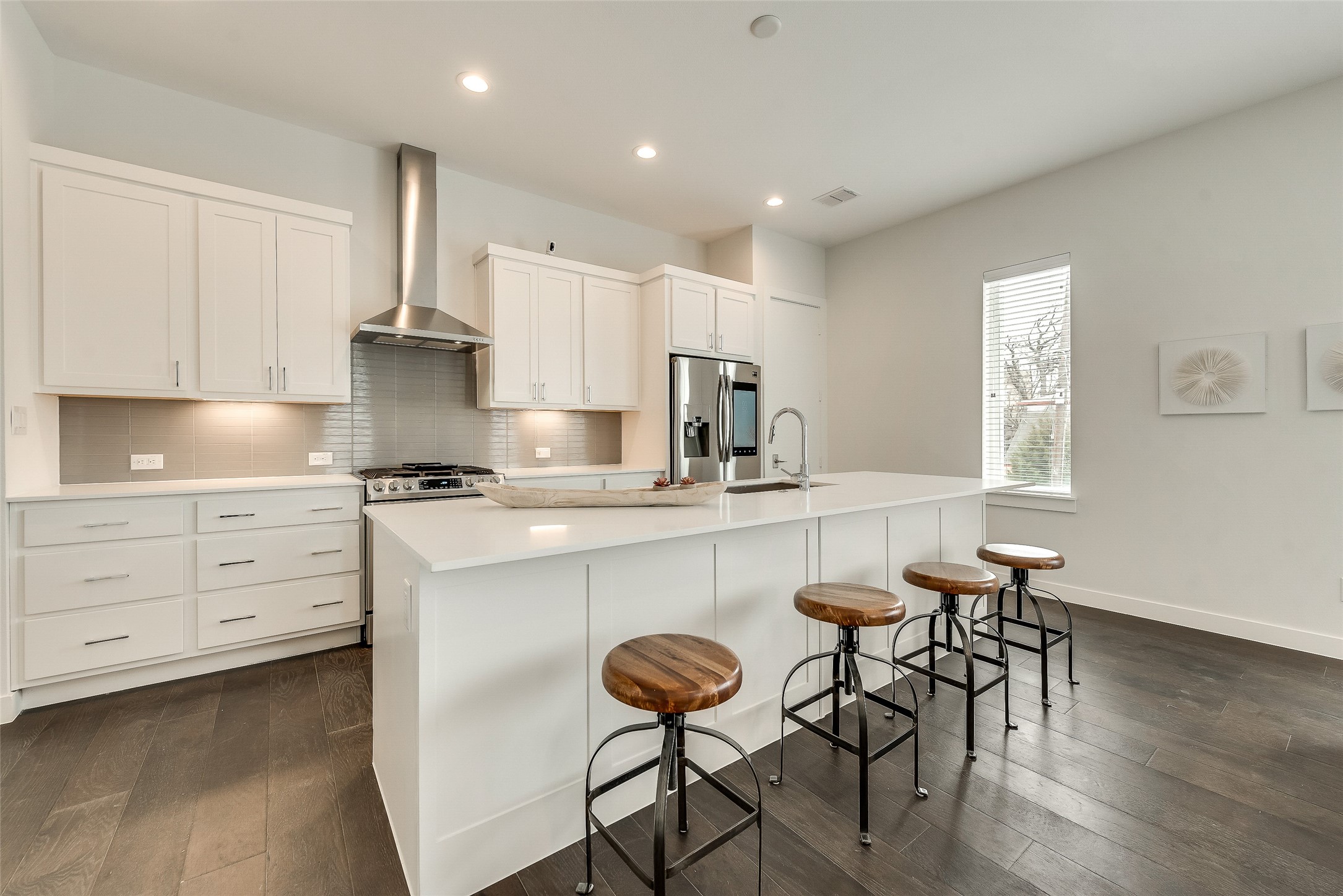 1518 N Carroll Avenue 601