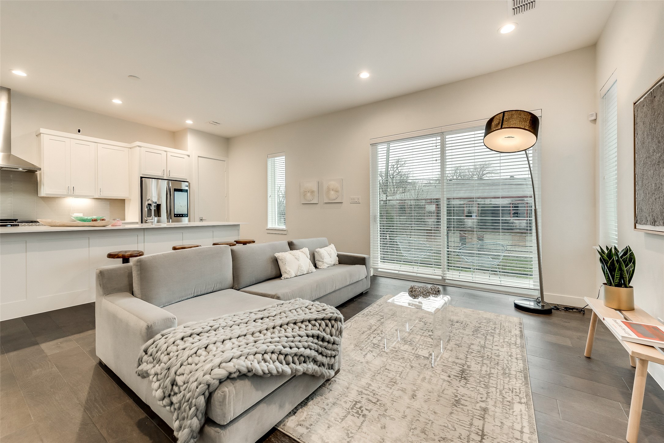 1518 N Carroll Avenue 601