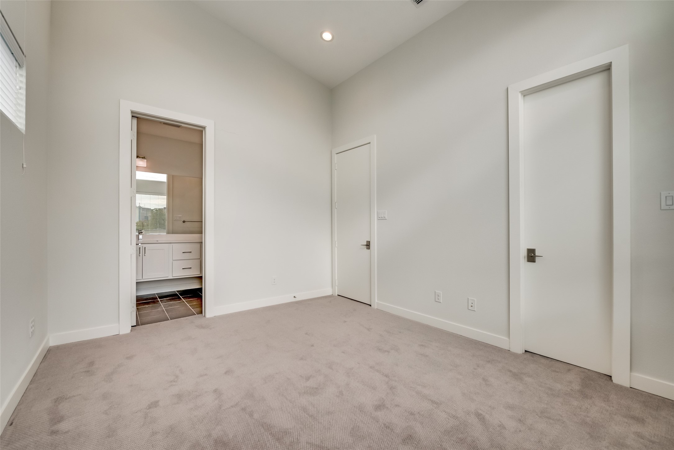 1518 N Carroll Avenue 601