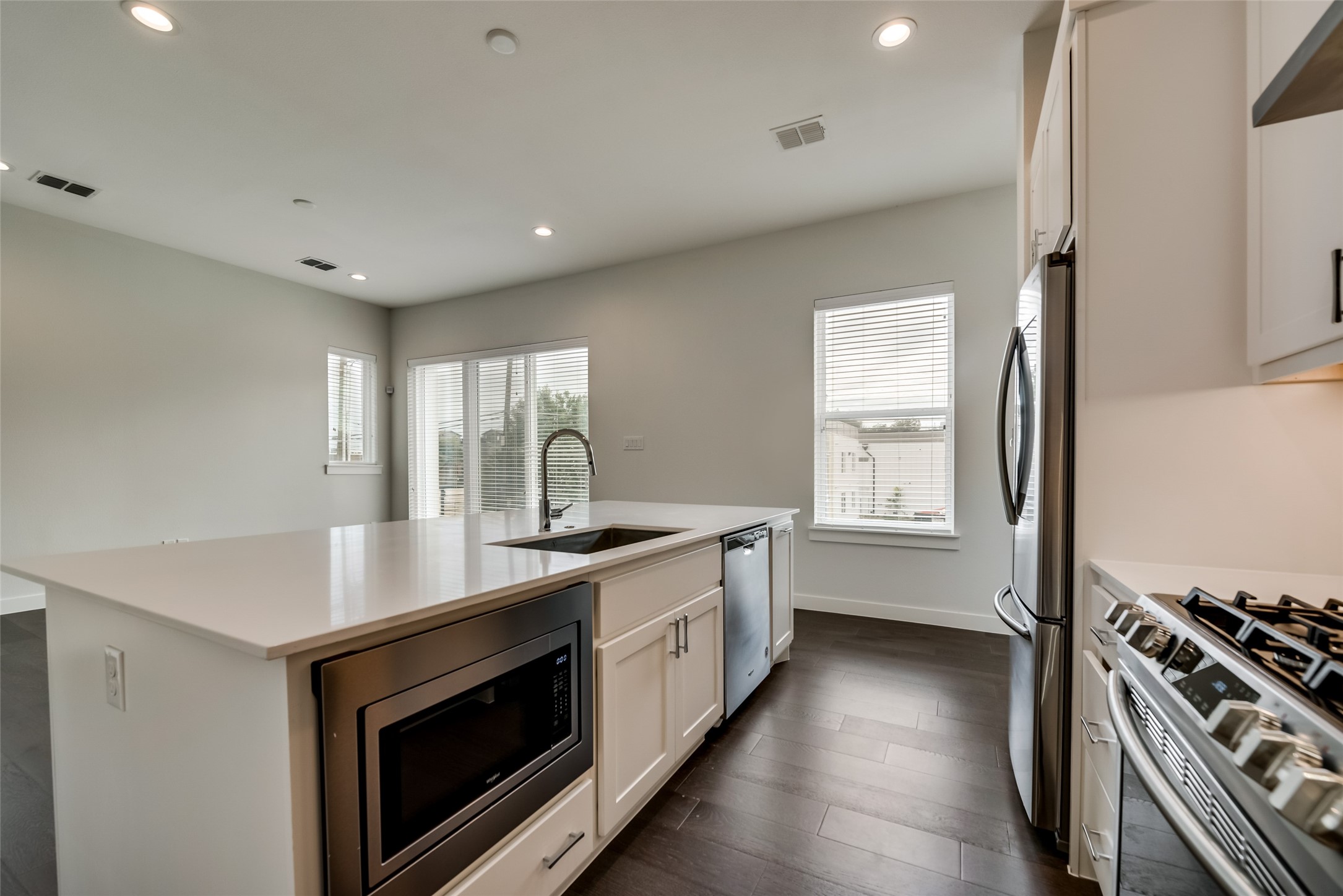 1518 N Carroll Avenue 601