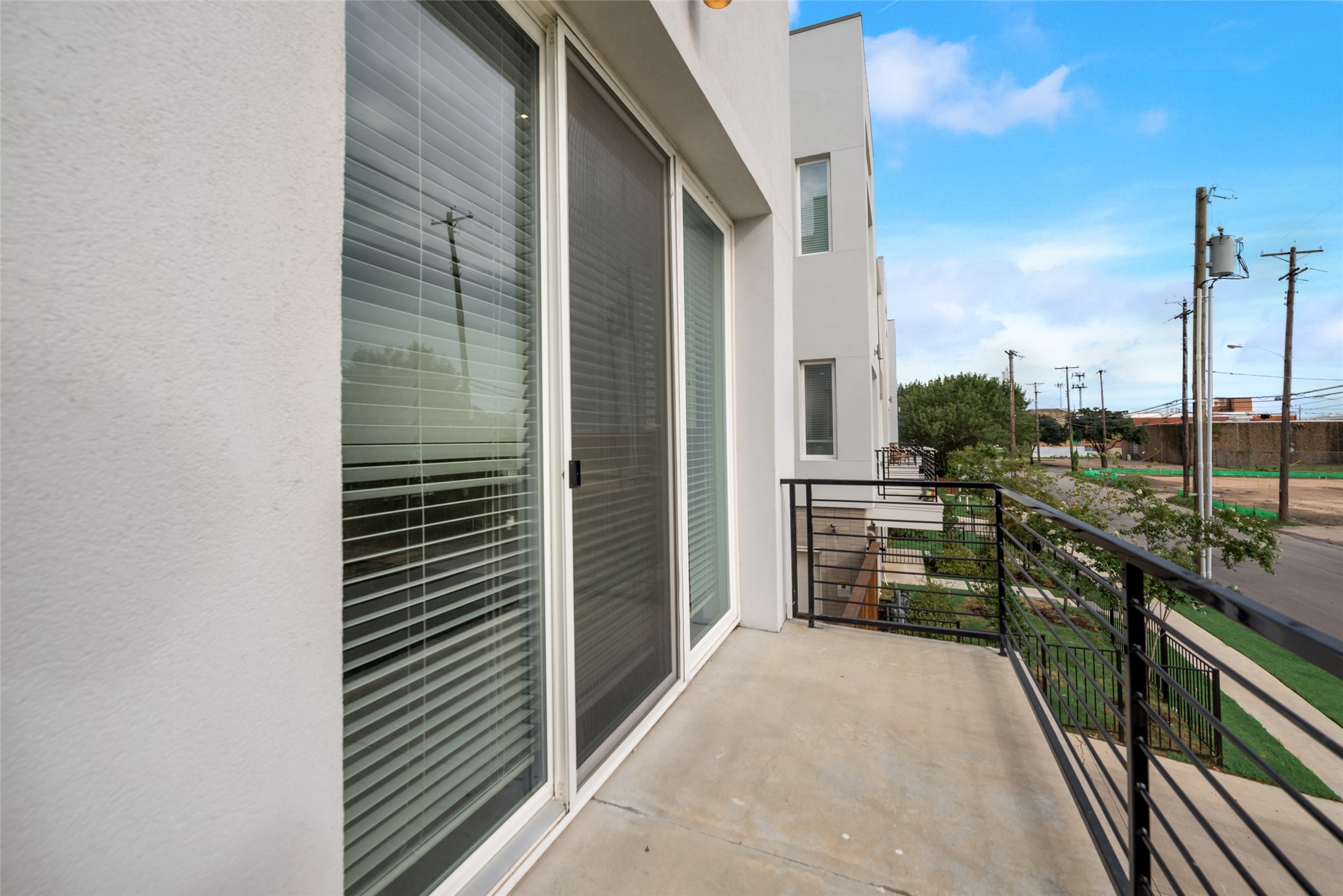 1518 N Carroll Avenue 601