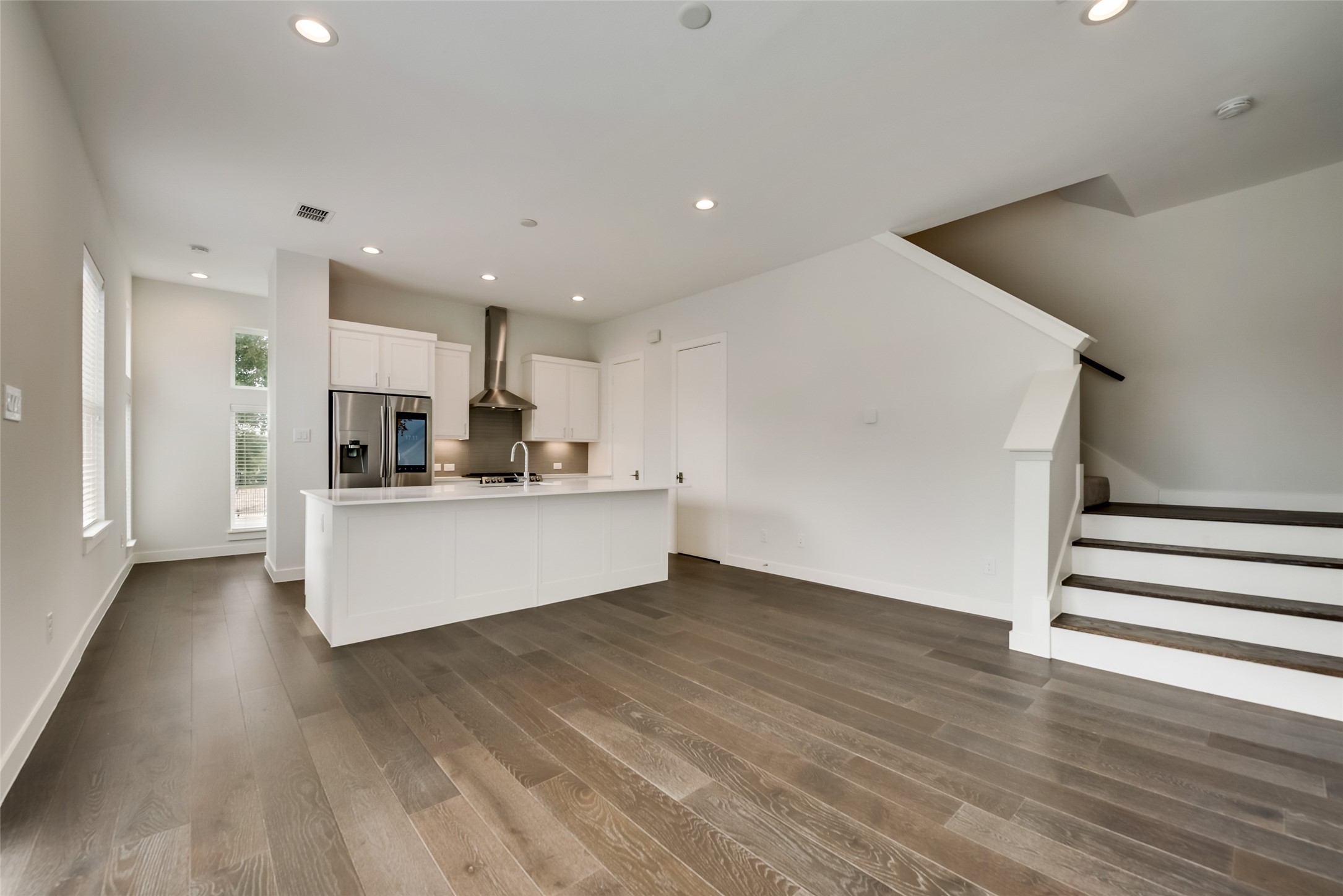 1518 N Carroll Avenue 601