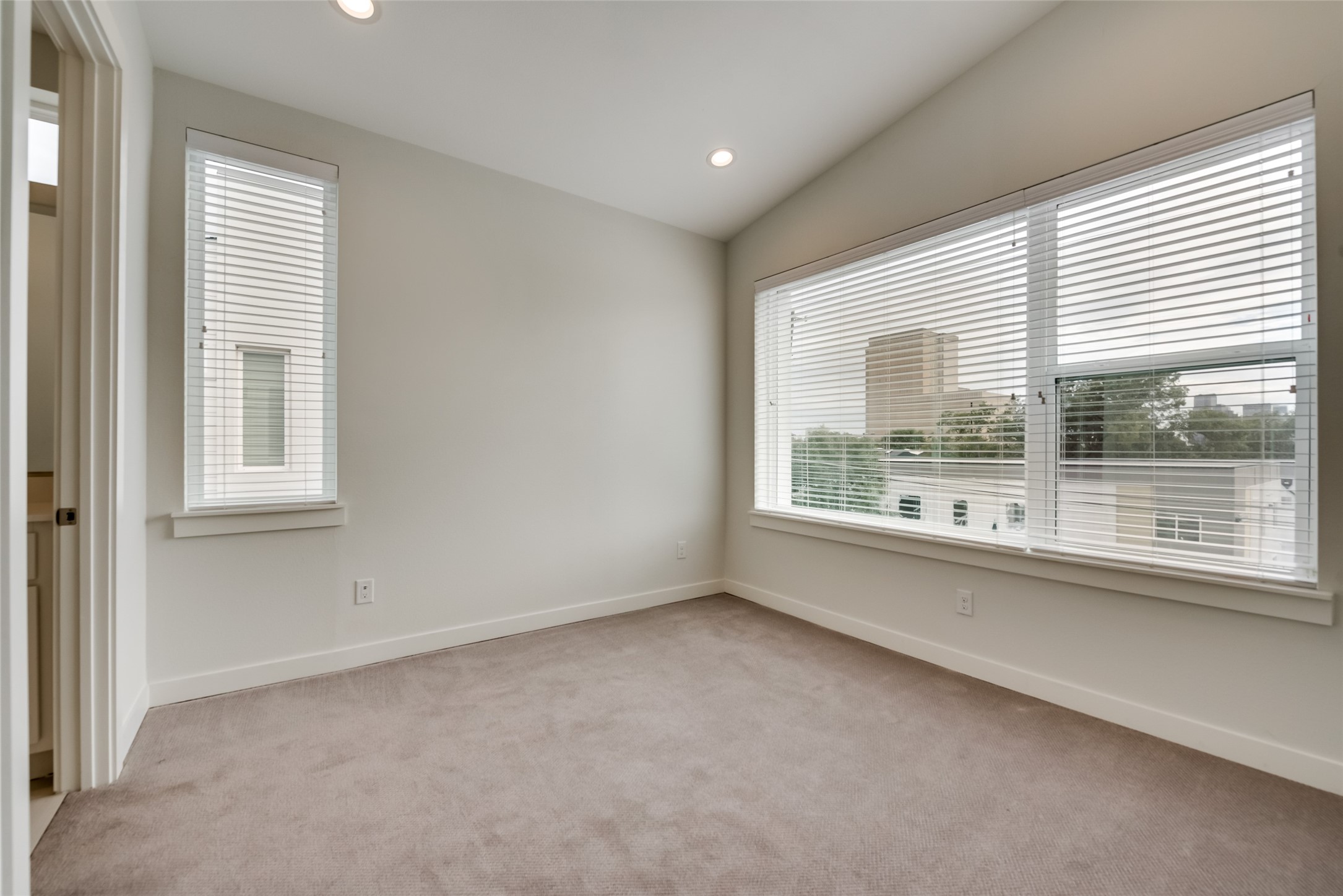 1518 N Carroll Avenue 601