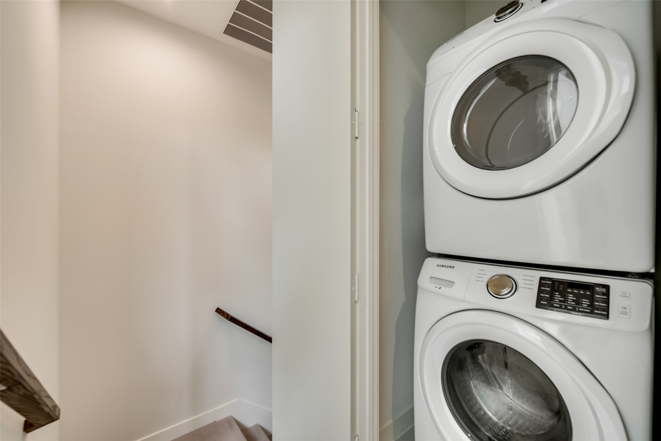 1518 N Carroll Avenue 601