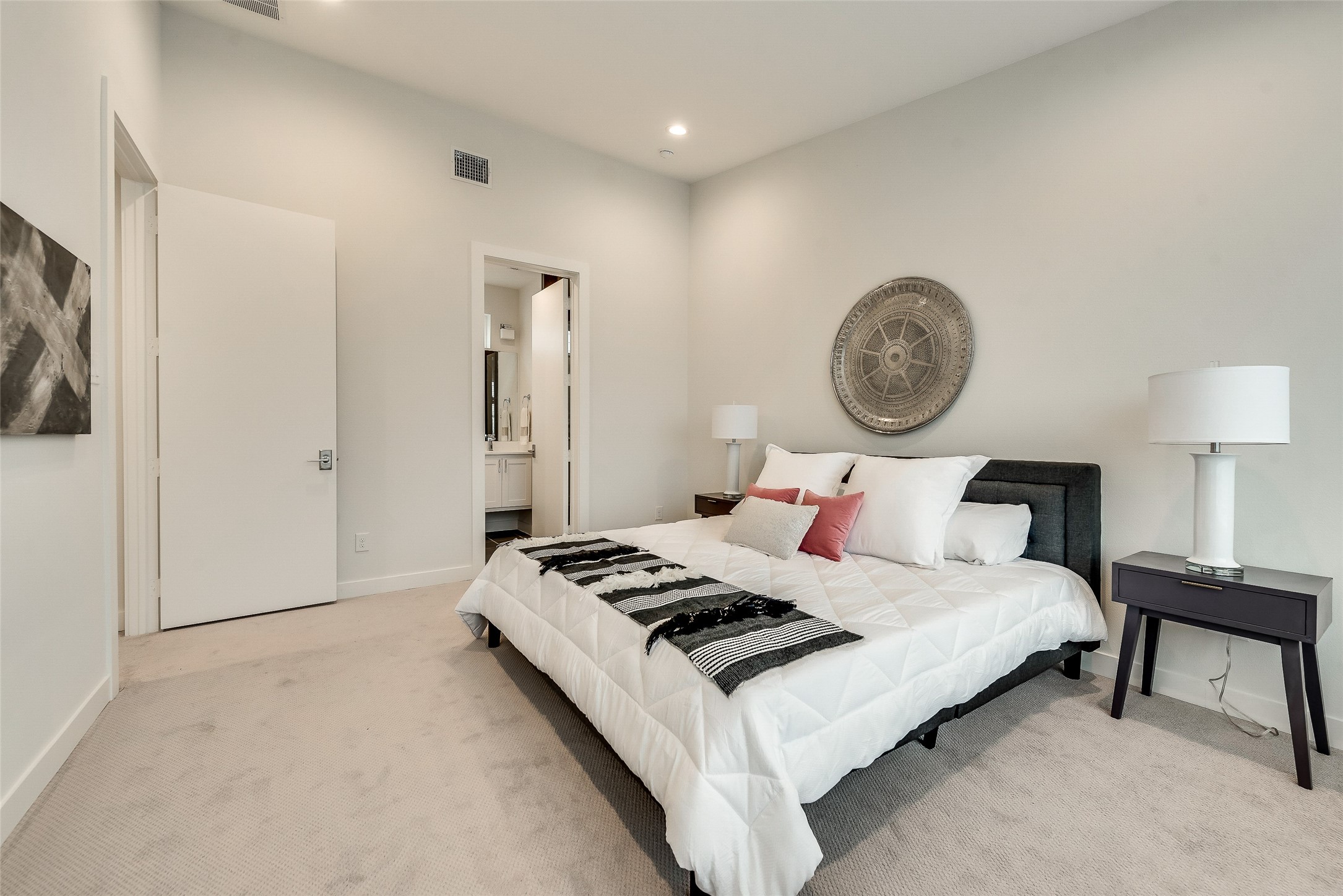 1518 N Carroll Avenue 601