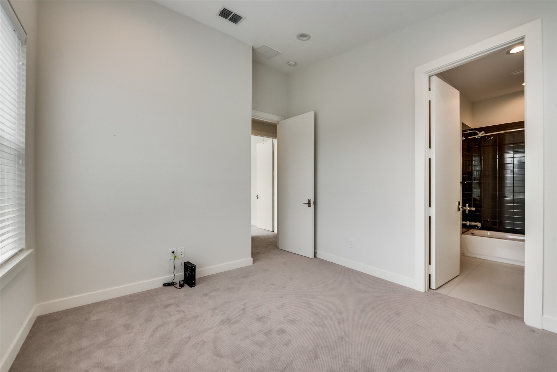 1518 N Carroll Avenue 601