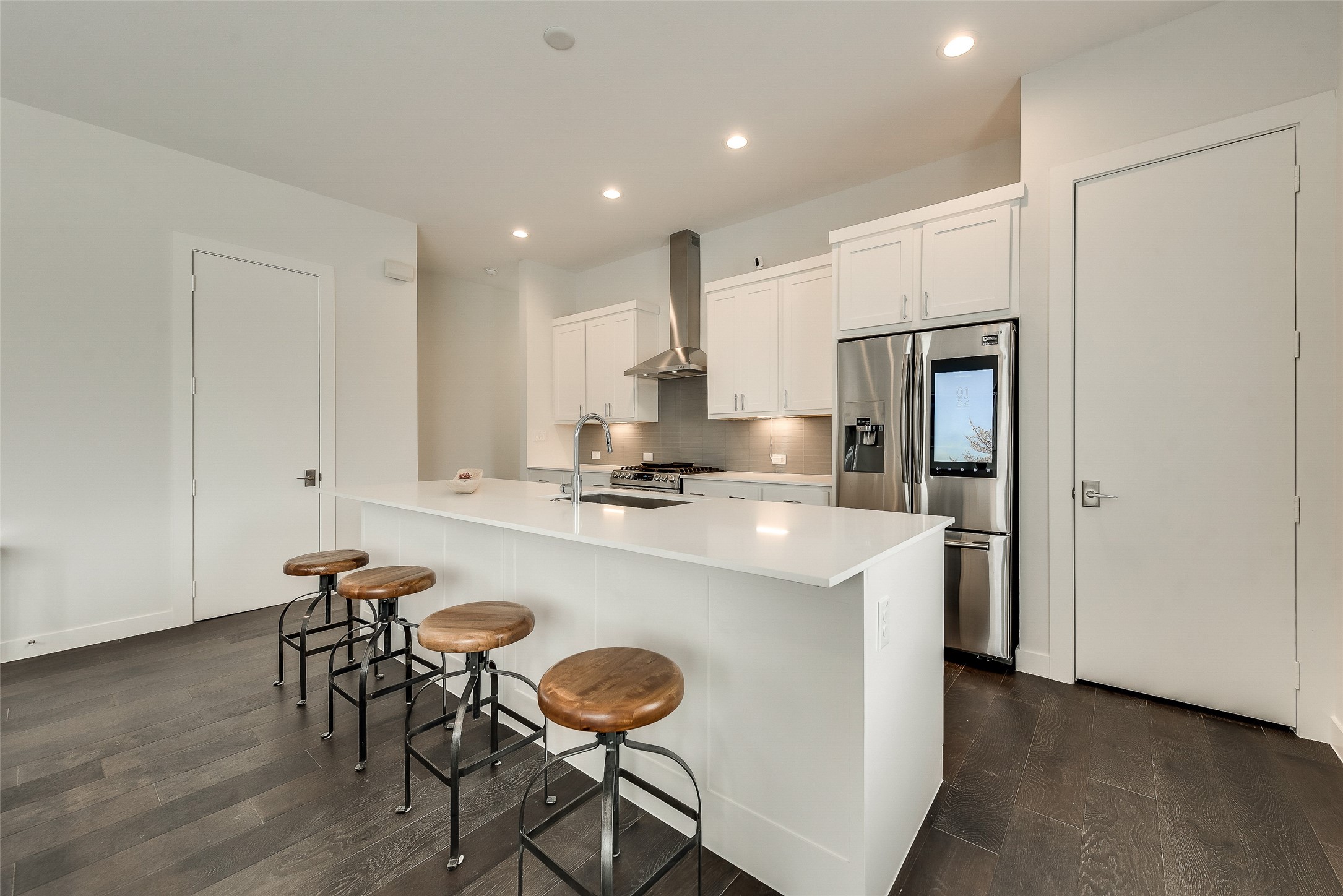 1518 N Carroll Avenue 601