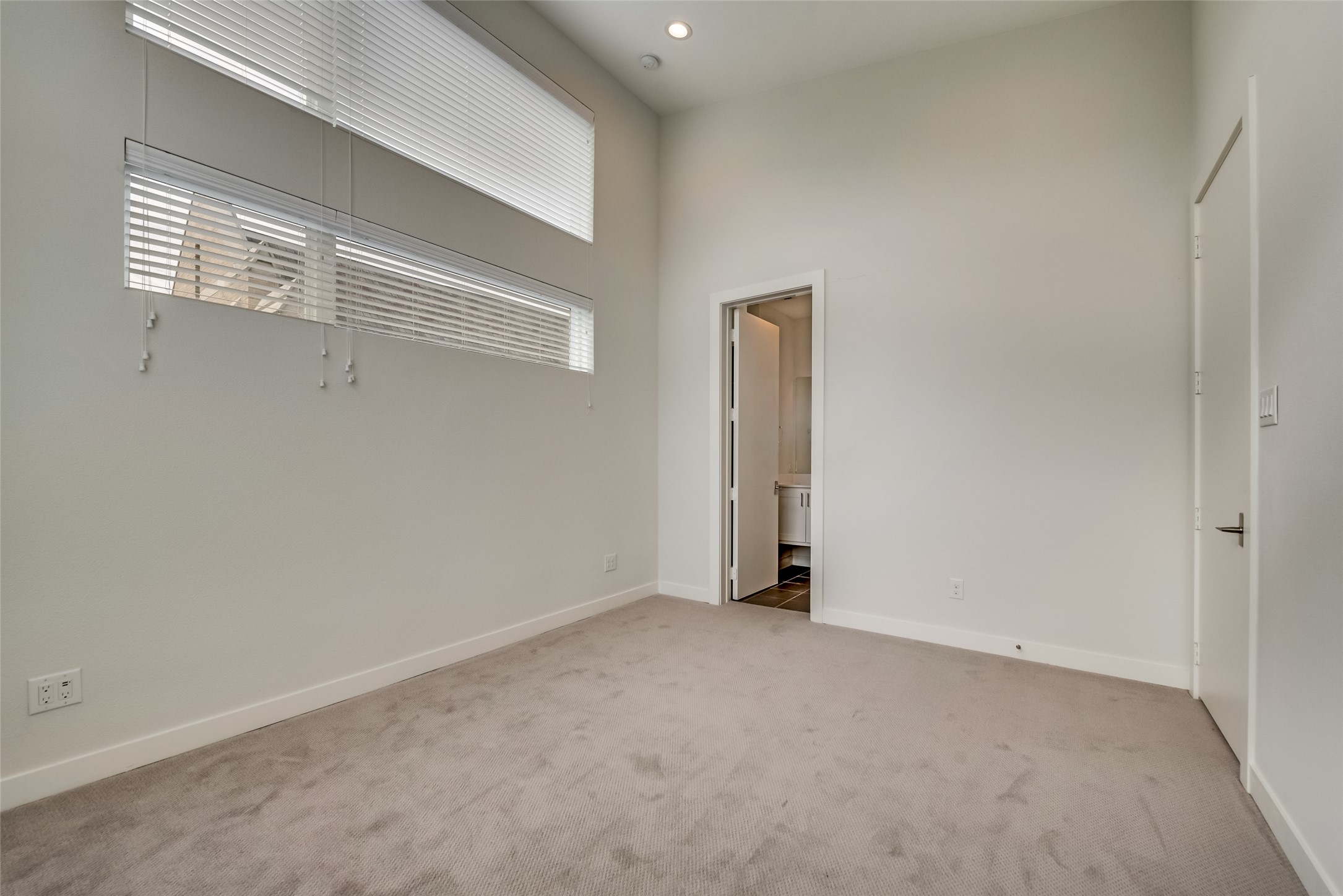 1518 N Carroll Avenue 601