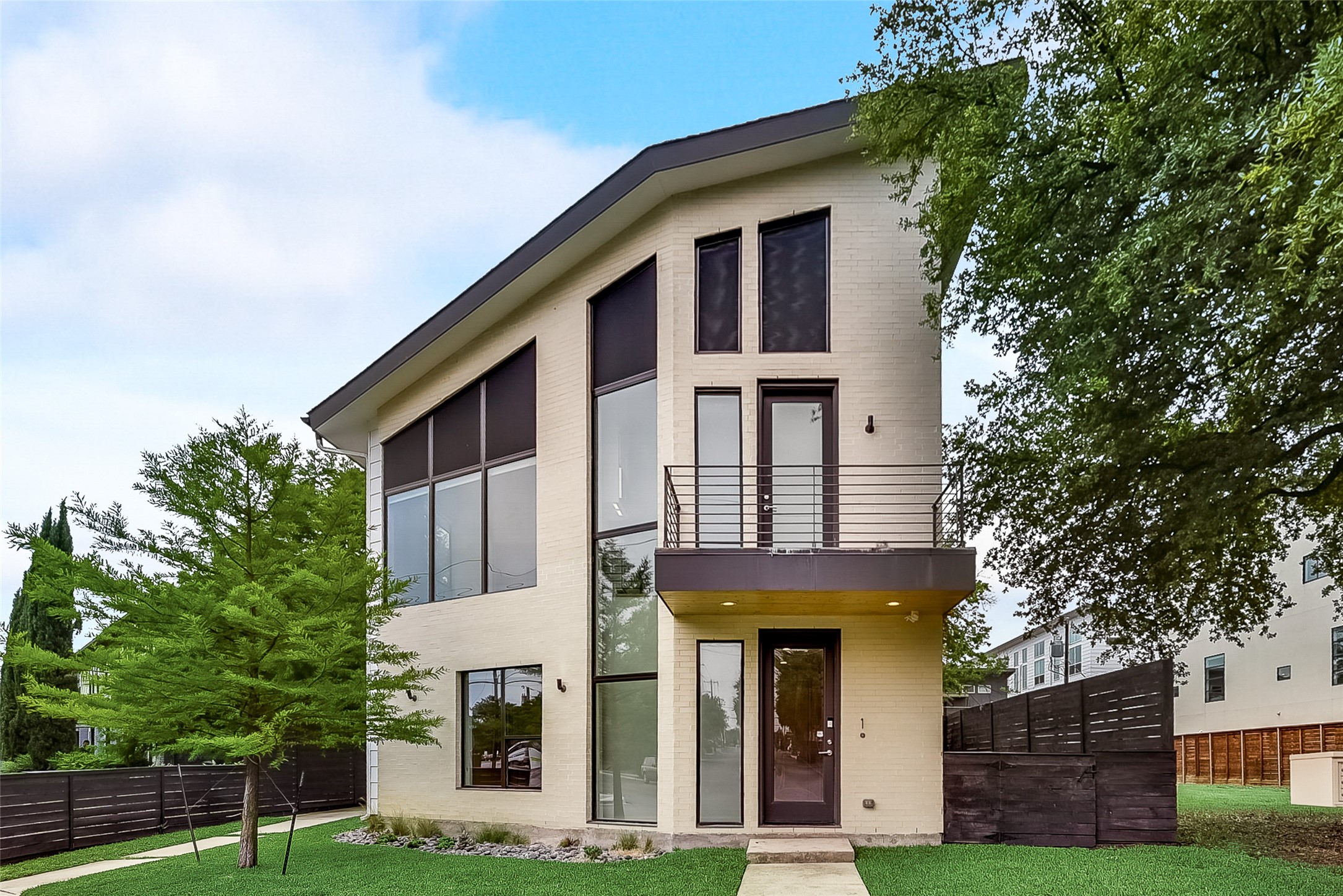 1839 Summit Avenue 1