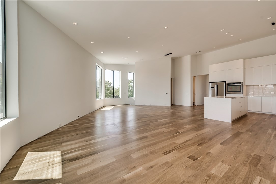 1504 Burlew Street 4