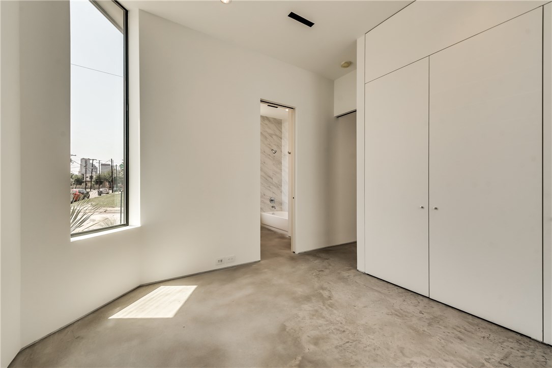 1504 Burlew Street 4