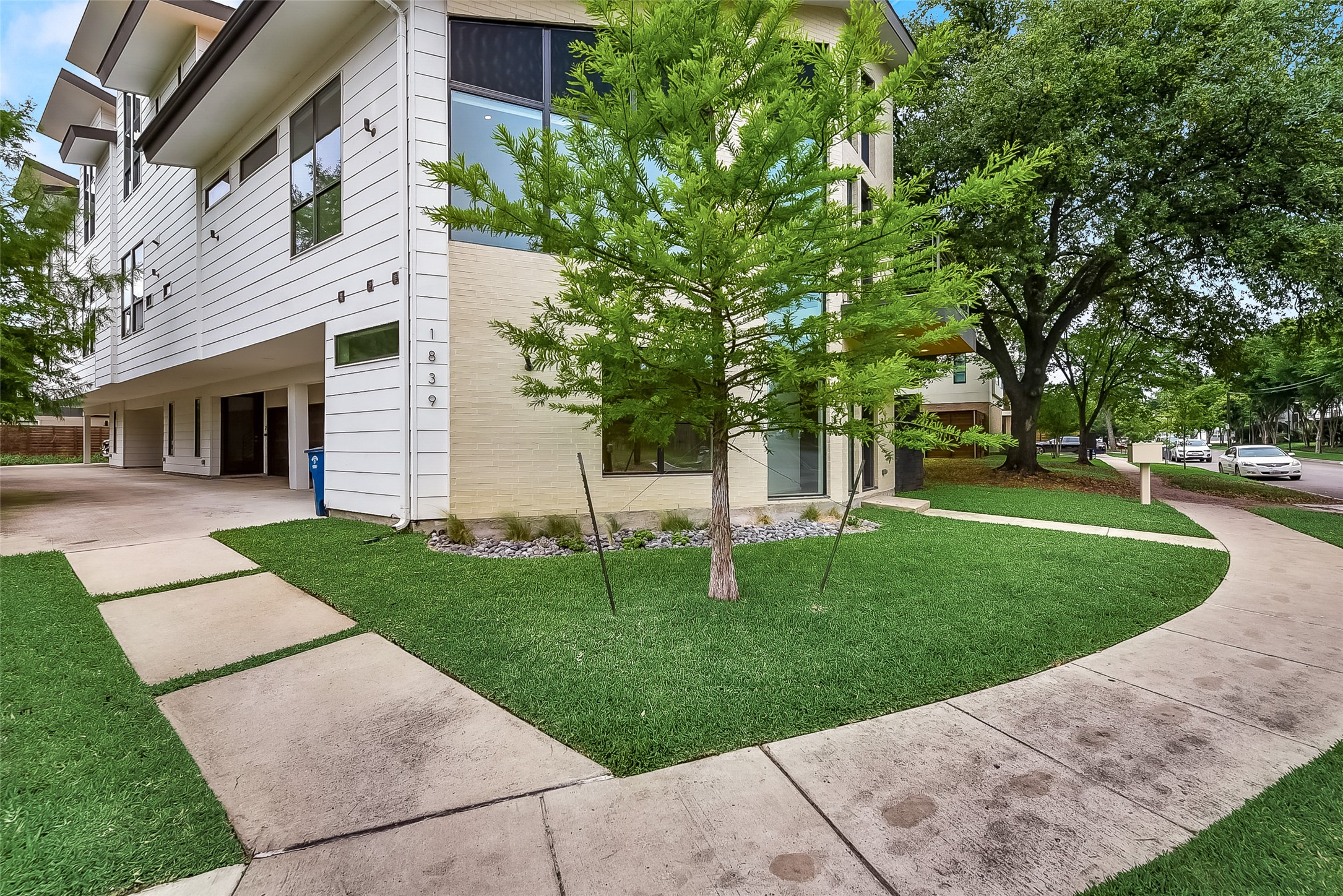 1839 Summit Avenue 1