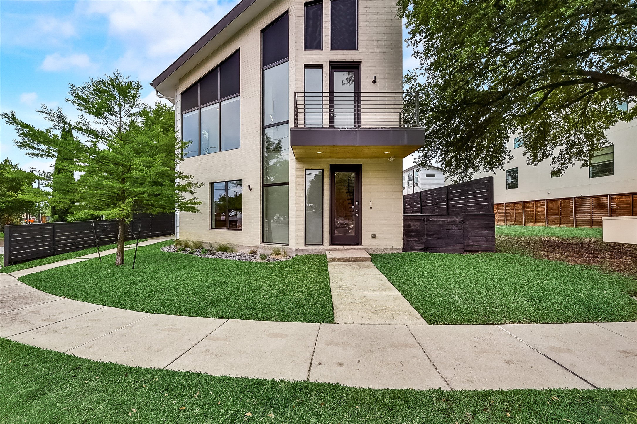 1839 Summit Avenue 1