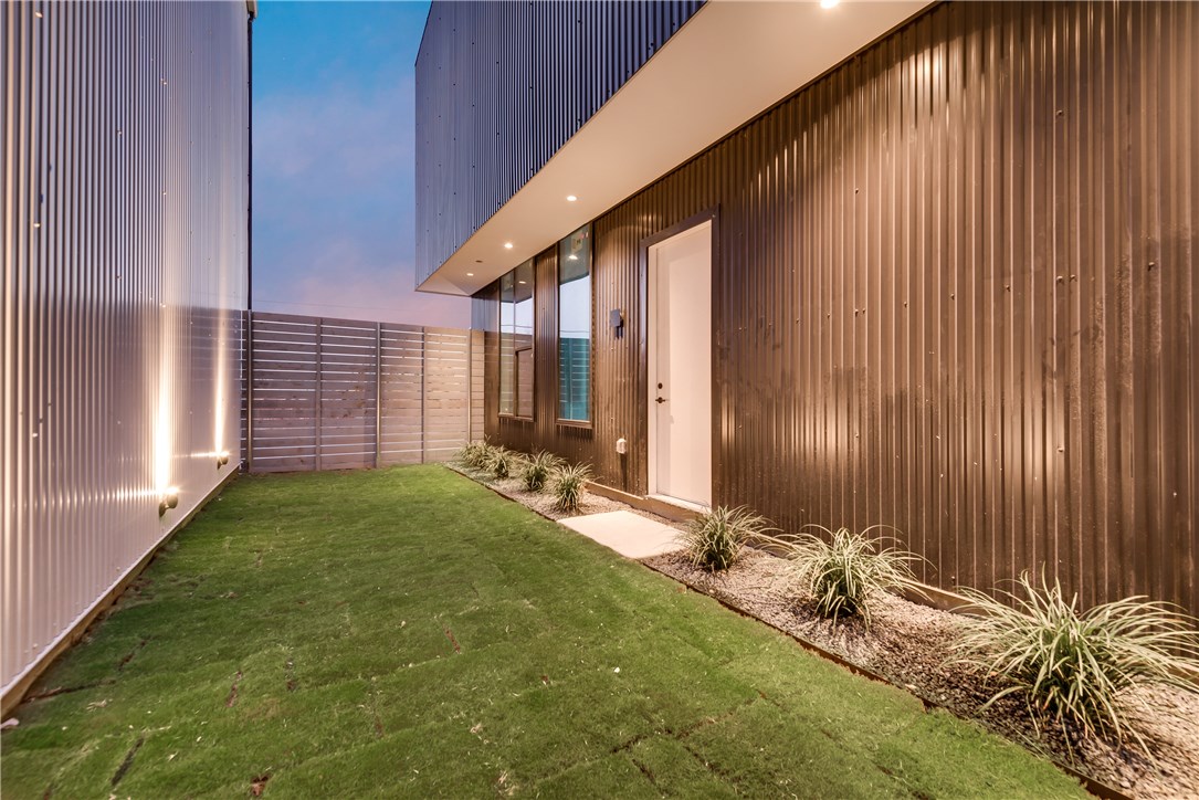 1504 Burlew Street 4