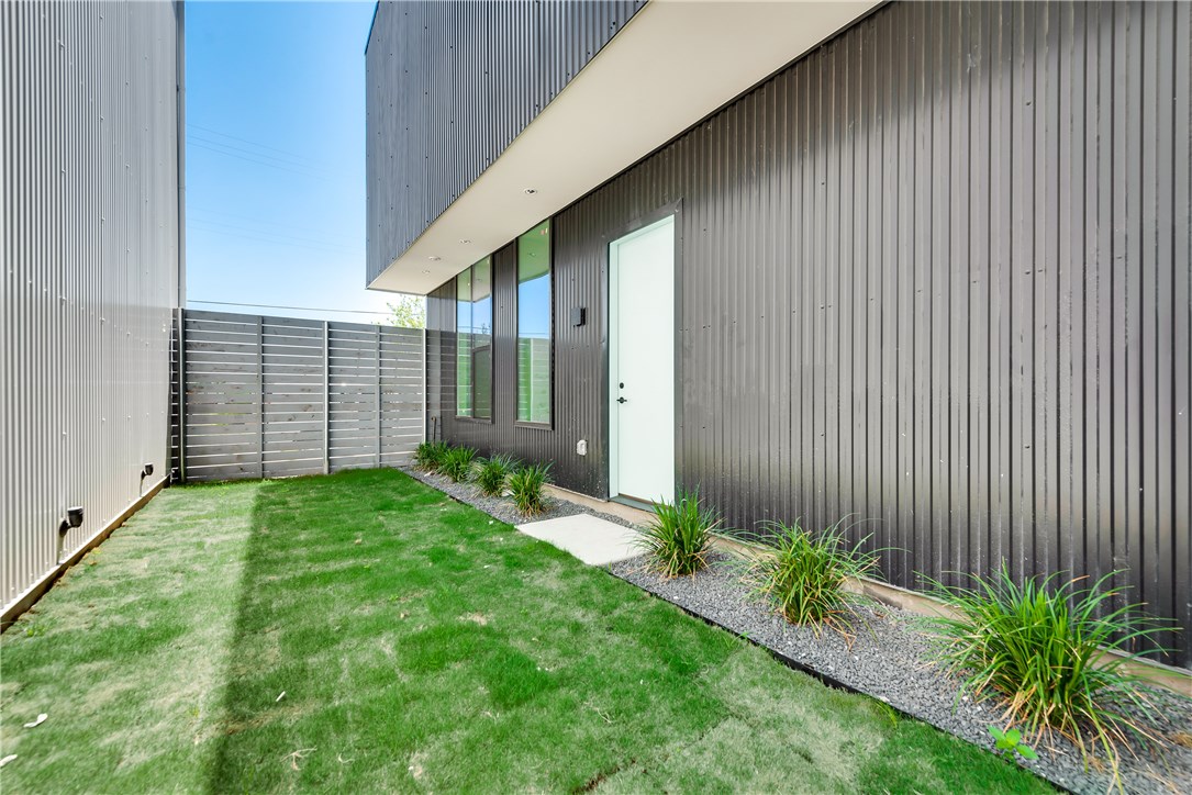 1504 Burlew Street 4