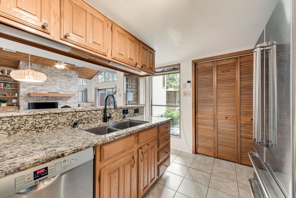 6396 Abrams Court