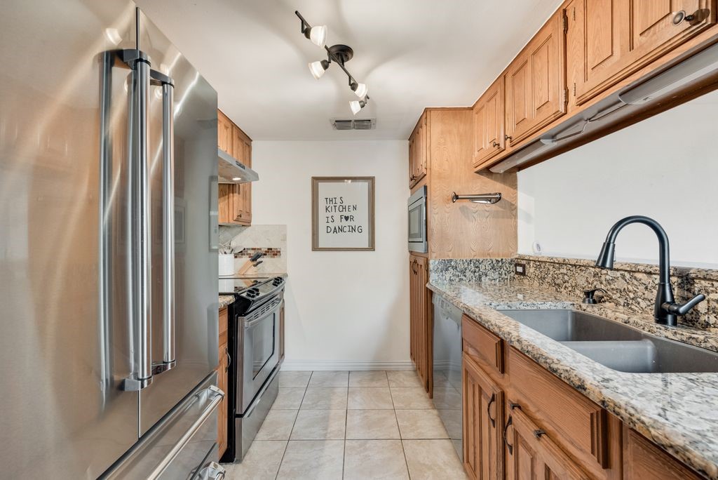 6396 Abrams Court