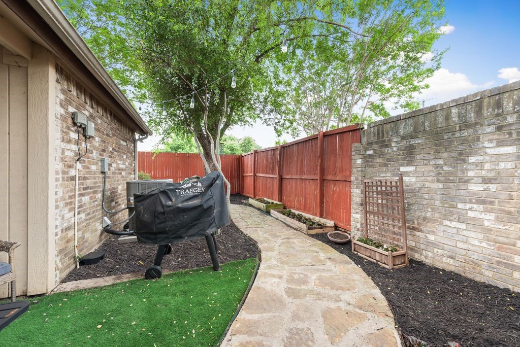 6396 Abrams Court