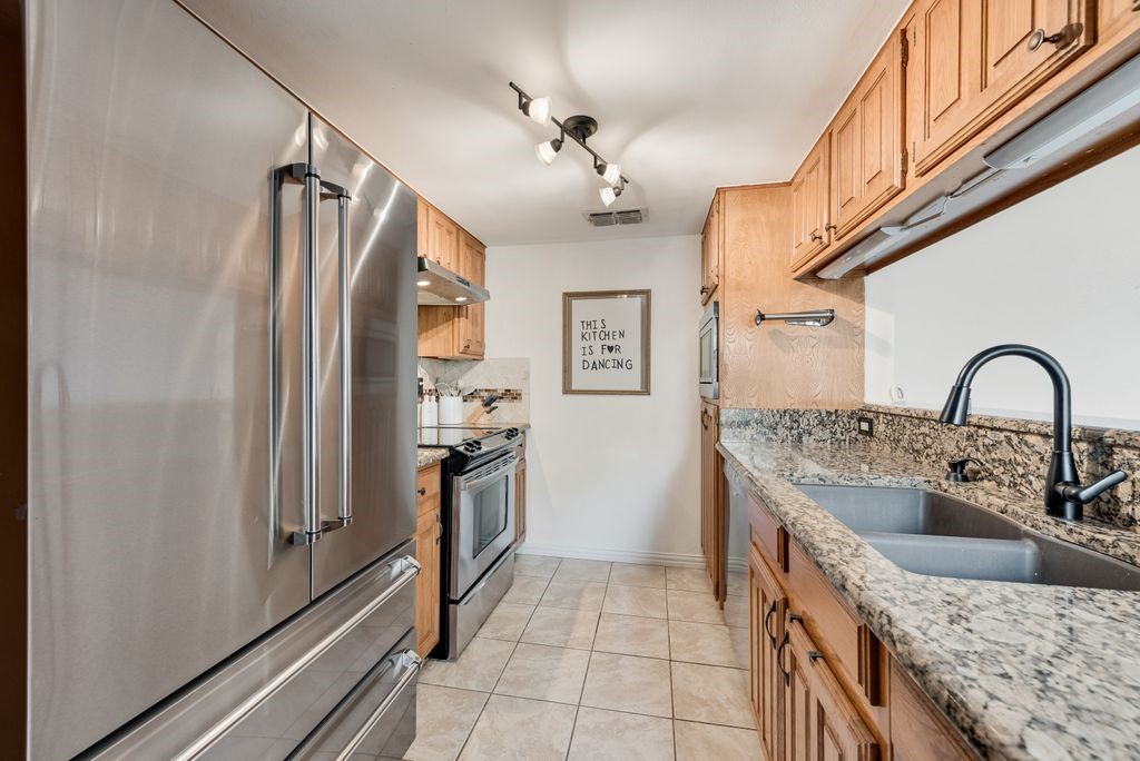 6396 Abrams Court