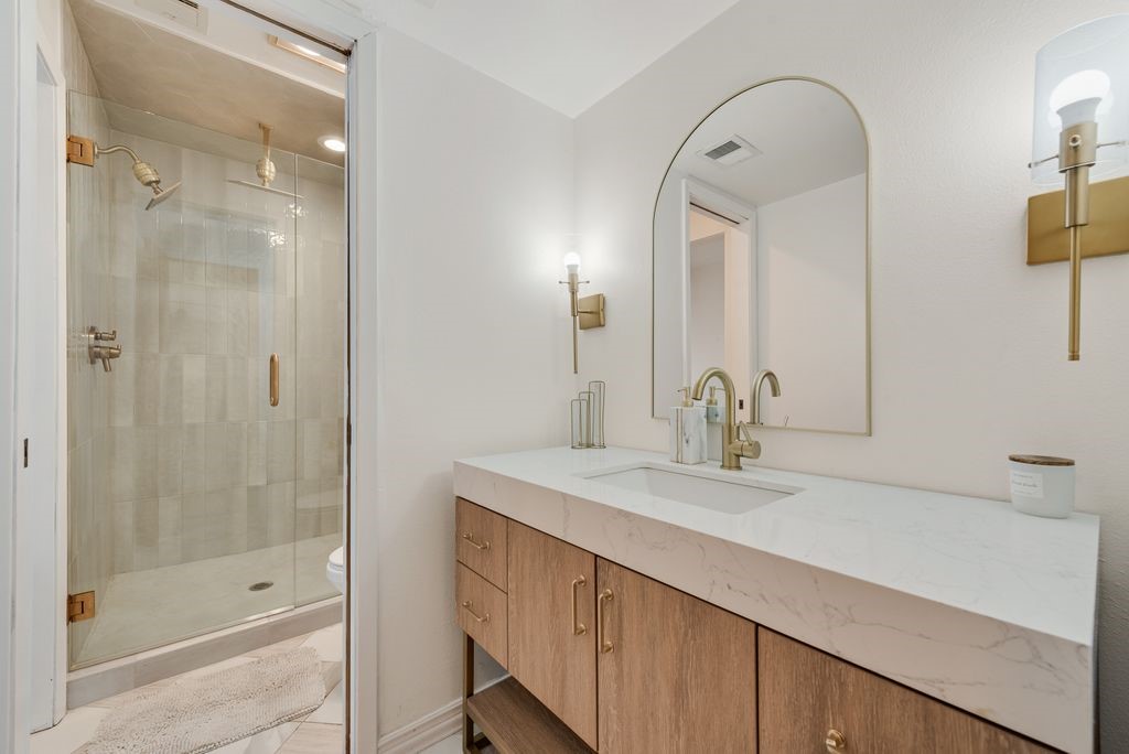 6396 Abrams Court