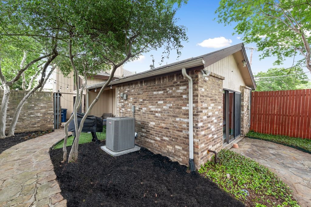 6396 Abrams Court