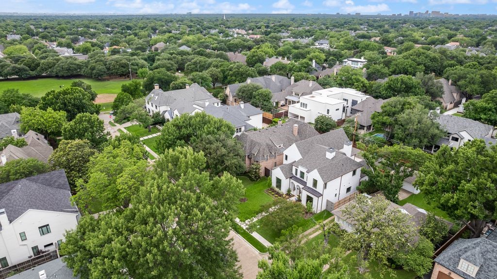 6727 Woodland Drive