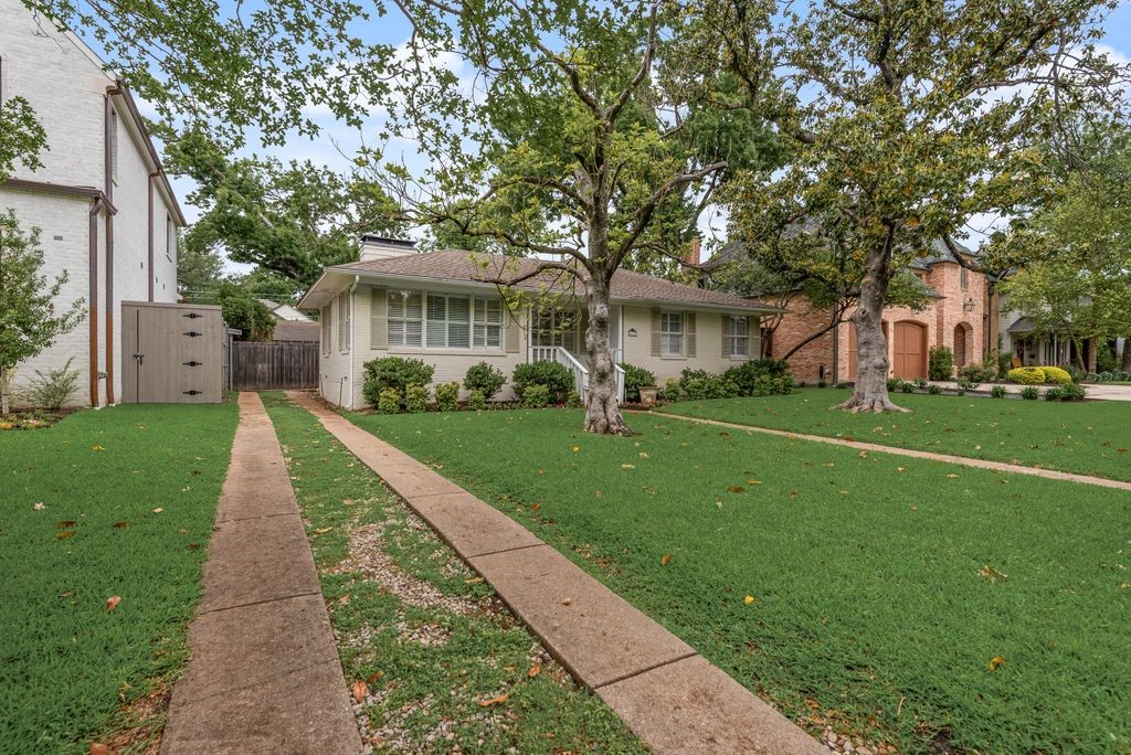 6727 Woodland Drive