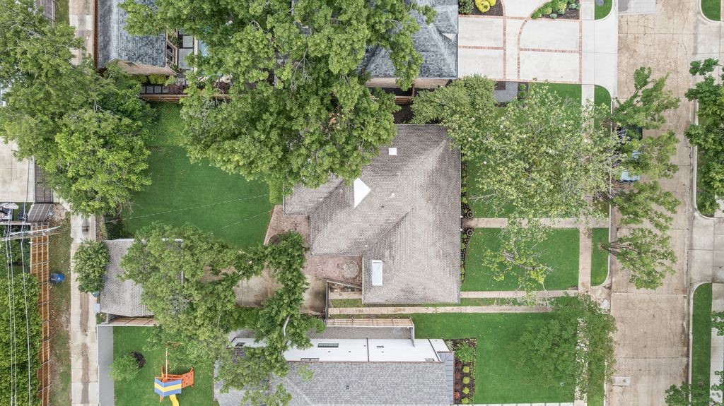 6727 Woodland Drive