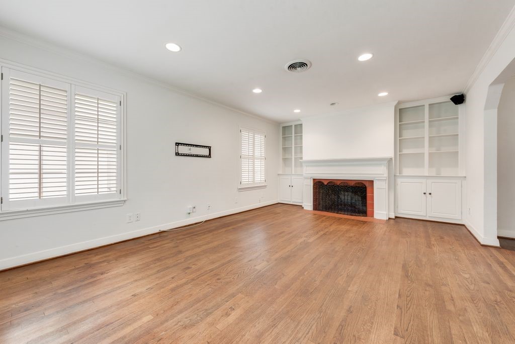 6727 Woodland Drive