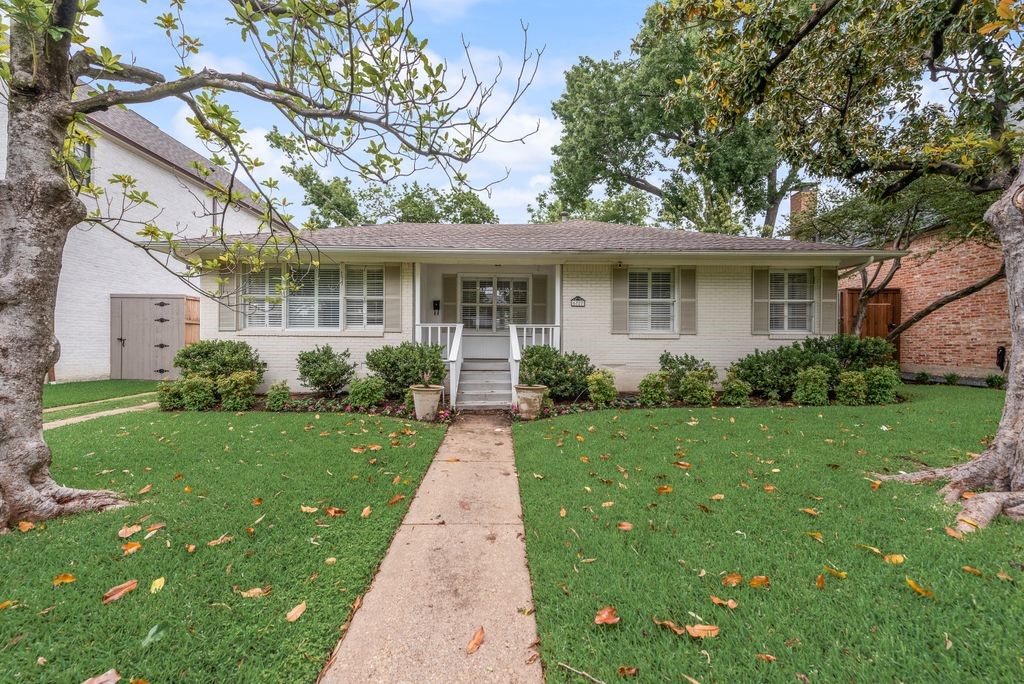 6727 Woodland Drive